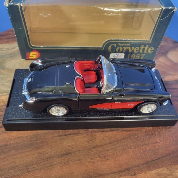 Sunnyside Superior 1957 Chevrolet Black / Red Corvette Model Car 1:24 DieCast - Picture 9 of 16